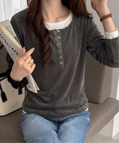 GeeRA（ジーラ）の「前後2WAYヘンリーネックシアーベロアロングTシャツ（Tシャツ/カットソー・レディース・アイボリー/チャコールグレー/ブラウン/ブラック・X-LARGE/LARGE/MEDIUM）」の4枚目の写真
