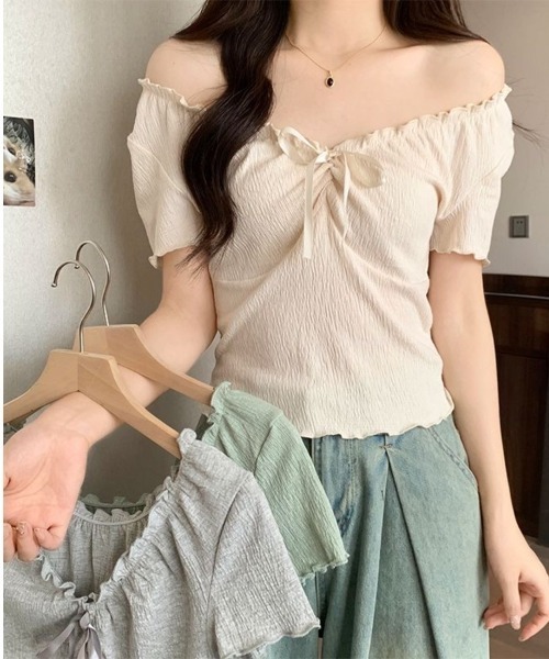 Beststore(ベストストア)の「胸元リボン オフショルダー トップス 半袖 ギャザー クシュクシュ 伸縮性(Tシャツ/カットソー・レディース・アイボリー/グレー/セージグリーン・FREE)」の4枚目の写真