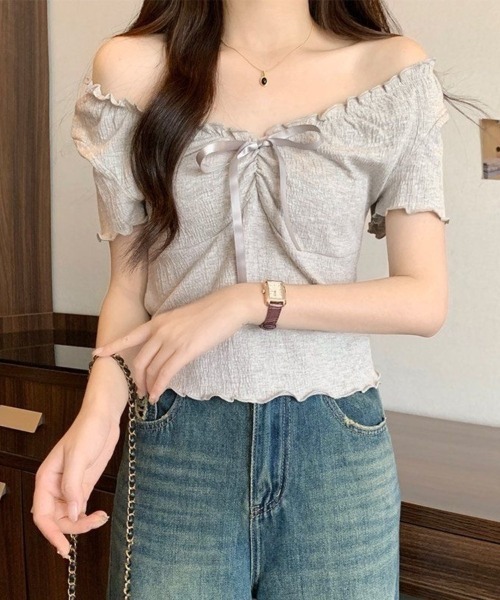 Beststore(ベストストア)の「胸元リボン オフショルダー トップス 半袖 ギャザー クシュクシュ 伸縮性(Tシャツ/カットソー・レディース・アイボリー/グレー/セージグリーン・FREE)」の14枚目の写真