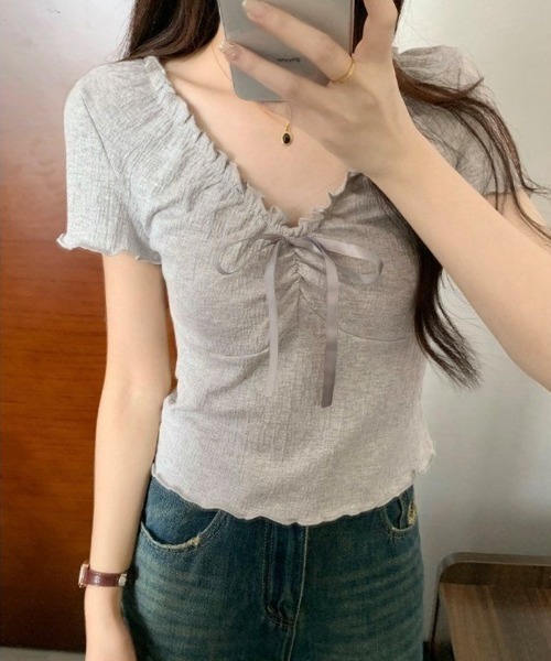 Beststore(ベストストア)の「胸元リボン オフショルダー トップス 半袖 ギャザー クシュクシュ 伸縮性(Tシャツ/カットソー・レディース・アイボリー/グレー/セージグリーン・FREE)」の18枚目の写真