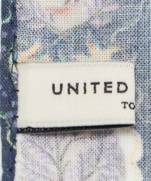 UNITED ARROWS(ユナイテッドアローズ)の「リバティ ハンカチ(バンダナ/スカーフ・メンズ・ネイビー/ベージュ・FREE)」の8枚目の写真