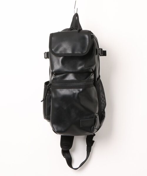 NEW ERA(ニューエラ)の「【NEW ERA/ニューエラ】スリングボディバッグ 12L シンセティックレザー ブラック(ボディバッグ/ウエストポーチ・メンズ・ブラック・FREE)」の1枚目の写真