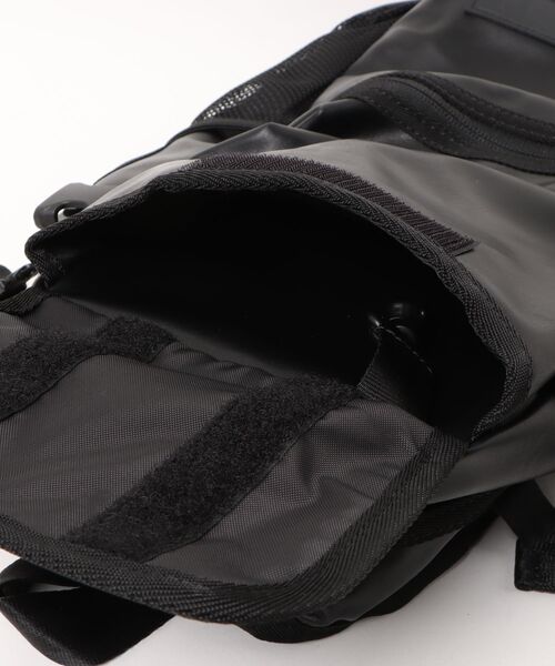 NEW ERA(ニューエラ)の「【NEW ERA/ニューエラ】スリングボディバッグ 12L シンセティックレザー ブラック(ボディバッグ/ウエストポーチ・メンズ・ブラック・FREE)」の5枚目の写真