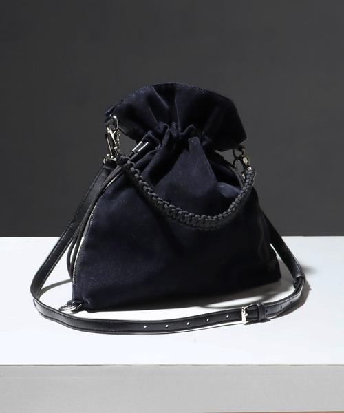 welise(ウェライズ)の「【welise×ADAMPATEK】faded flockey denim drawstring minibag/フェードフロッキーデニム 巾着バッグ(ショルダーバッグ・メンズ・ブラック/ダークインディゴブルー・FREE)」の1枚目の写真