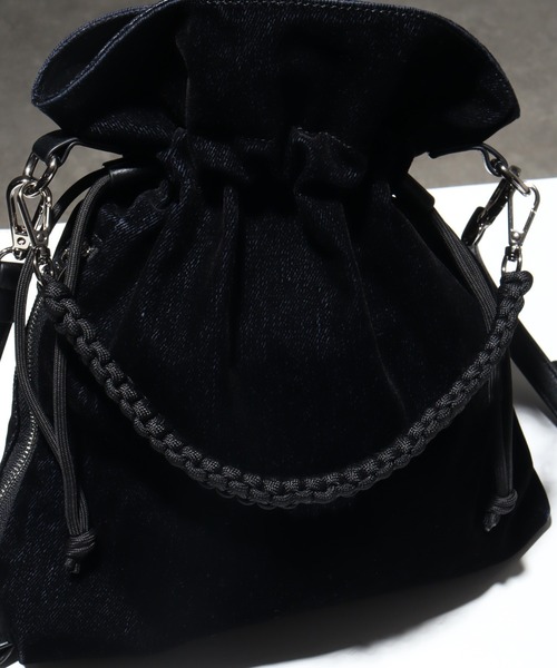 welise(ウェライズ)の「【welise×ADAMPATEK】faded flockey denim drawstring minibag/フェードフロッキーデニム 巾着バッグ(ショルダーバッグ・メンズ・ブラック/ダークインディゴブルー・FREE)」の11枚目の写真