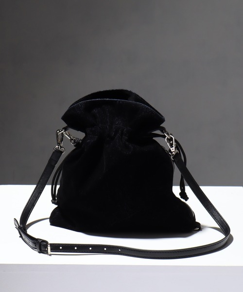 welise(ウェライズ)の「【welise×ADAMPATEK】faded flockey denim drawstring minibag/フェードフロッキーデニム 巾着バッグ(ショルダーバッグ・メンズ・ブラック/ダークインディゴブルー・FREE)」の9枚目の写真