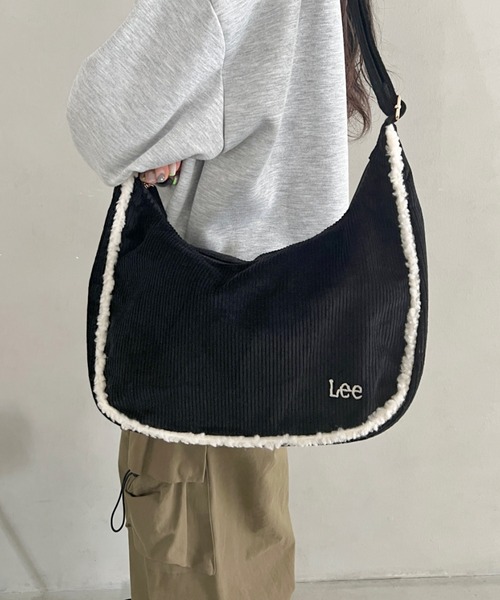 Lee(リー)の「Lee.ボアポケット コーデュロイショルダーバッグ.A4対応 ユニセックス(ショルダーバッグ・レディース・グレイッシュベージュ/ベージュ/ダークブラウン/ブラック・FREE)」の18枚目の写真