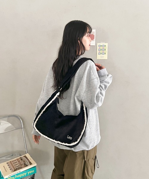 Lee(リー)の「Lee.ボアポケット コーデュロイショルダーバッグ.A4対応 ユニセックス(ショルダーバッグ・レディース・グレイッシュベージュ/ベージュ/ダークブラウン/ブラック・FREE)」の20枚目の写真