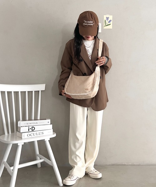 Lee(リー)の「Lee.ボアポケット コーデュロイショルダーバッグ.A4対応 ユニセックス(ショルダーバッグ・レディース・グレイッシュベージュ/ベージュ/ダークブラウン/ブラック・FREE)」の10枚目の写真
