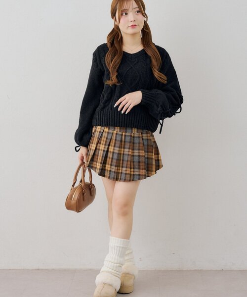 continuer de NICE CLAUP（コンティニューデナイスクラップ）の「袖レースアップモールニット（ニット/セーター・レディース・ブラック/オフホワイト/ピンク/ボルドー・FREE）」の5枚目の写真
