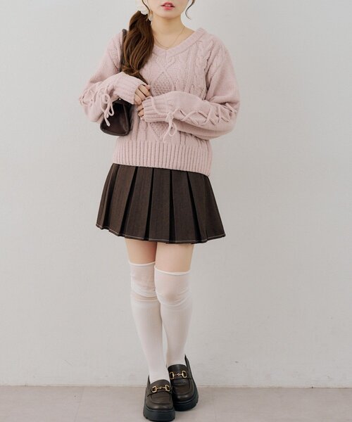 continuer de NICE CLAUP(コンティニューデナイスクラップ)の「袖レースアップモールニット(ニット/セーター・レディース・ブラック/オフホワイト/ピンク/ボルドー・FREE)」の14枚目の写真