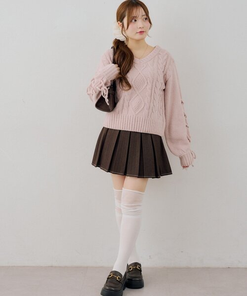 continuer de NICE CLAUP(コンティニューデナイスクラップ)の「袖レースアップモールニット(ニット/セーター・レディース・ブラック/オフホワイト/ピンク/ボルドー・FREE)」の15枚目の写真