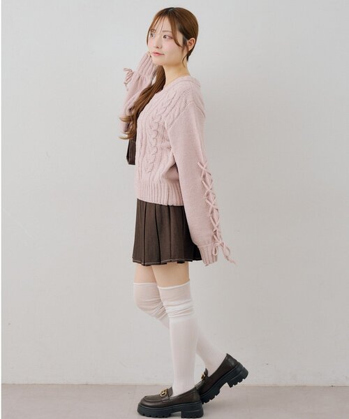 continuer de NICE CLAUP(コンティニューデナイスクラップ)の「袖レースアップモールニット(ニット/セーター・レディース・ブラック/オフホワイト/ピンク/ボルドー・FREE)」の16枚目の写真