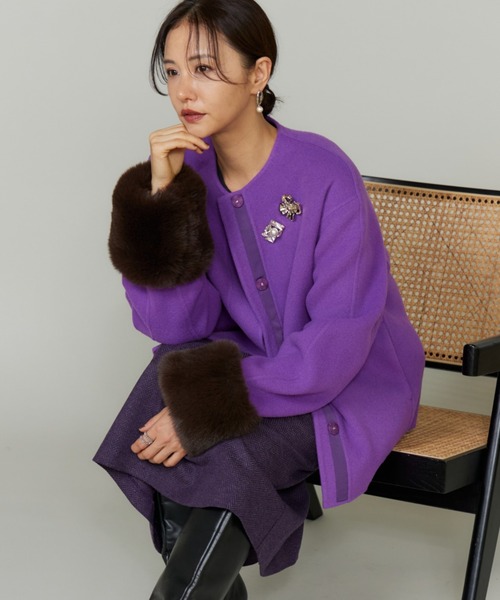 LE SOUK(ルスーク)の「ファー付きクルーネックリバーコート(ノーカラーコート・レディース・ネイビー/パープル・9号)」の1枚目の写真