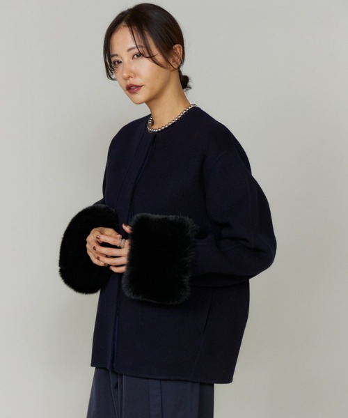 LE SOUK(ルスーク)の「ファー付きクルーネックリバーコート(ノーカラーコート・レディース・ネイビー/パープル・9号)」の16枚目の写真