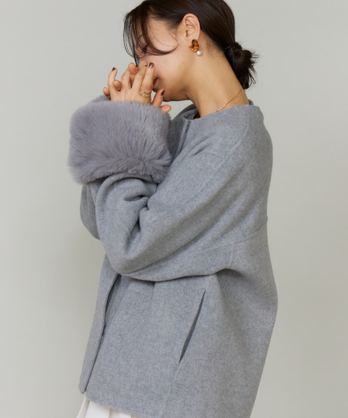LE SOUK(ルスーク)の「ファー付きクルーネックリバーコート(ノーカラーコート・レディース・ネイビー/パープル・9号)」の18枚目の写真