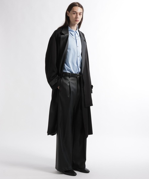 HARE（ハレ）の「【合成皮革】レザーキリカエレイヤードコート(HARE)（チェスターコート・メンズ・ベージュ/ブラック・SMALL/MEDIUM）」の4枚目の写真