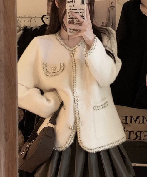 DRESS PLUS（ドレスプラス）の「パール調ボタン配色ブレード ジャケットライクニットカーディガン（カーディガン/ボレロ・レディース・ブラック/ホワイト・フリー）」の21枚目の写真
