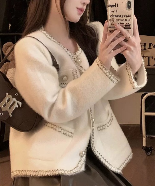 DRESS PLUS（ドレスプラス）の「パール調ボタン配色ブレード ジャケットライクニットカーディガン（カーディガン/ボレロ・レディース・ブラック/ホワイト・フリー）」の22枚目の写真