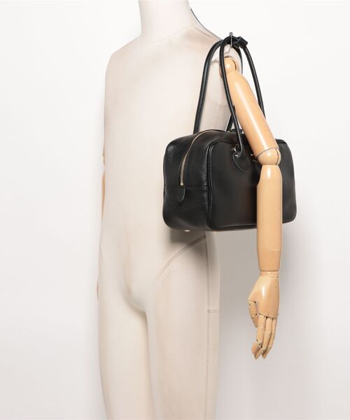 YOUNG&OLSEN The DRYGOODS STORE(ヤングアンドオルセン)の「【YOUNG&OLSEN】EMBOSSED LEATHER STUDENT M(ハンドバッグ・レディース・ブラック/ベージュ/ブラウン・FREE)」の4枚目の写真