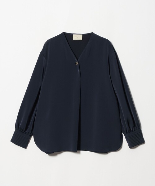 UNITED ARROWS(ユナイテッドアローズ)の「サテン ラウンド Vネック ブラウス(シャツ/ブラウス・レディース・ベージュ/オフホワイト/ネイビー・FREE)」の3枚目の写真