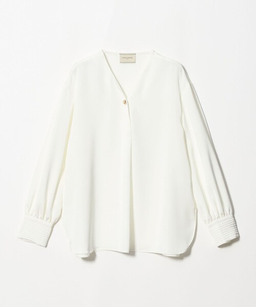 UNITED ARROWS(ユナイテッドアローズ)の「サテン ラウンド Vネック ブラウス(シャツ/ブラウス・レディース・ベージュ/オフホワイト/ネイビー・FREE)」の2枚目の写真