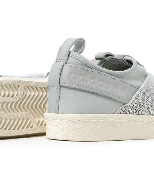 adidas（アディダス）の「オリジナルス スーパースター スリッポン [SUPERSTAR SlipOn W]（スリッポン・レディース・グレー/ブルー・26.0cm/23.0cm/23.5cm/24.0cm/22.5cm/27.0cm/25.0cm/28.0cm/24.5cm/22.0cm/26.5cm/27.5cm/25.5cm）」の8枚目の写真