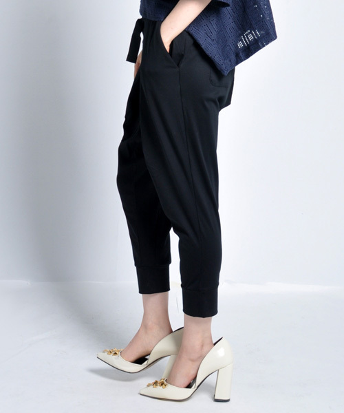 AVIE（アビィ）の「サルエルテーパードパンツ（その他パンツ・レディース・グレー/ブラック・38）」の5枚目の写真