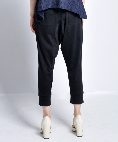 AVIE（アビィ）の「サルエルテーパードパンツ（その他パンツ・レディース・グレー/ブラック・38）」の6枚目の写真