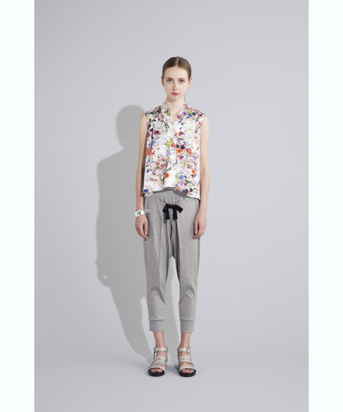 AVIE（アビィ）の「サルエルテーパードパンツ（その他パンツ・レディース・グレー/ブラック・38）」の16枚目の写真