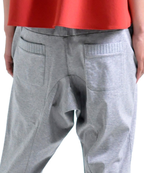 AVIE（アビィ）の「サルエルテーパードパンツ（その他パンツ・レディース・グレー/ブラック・38）」の19枚目の写真