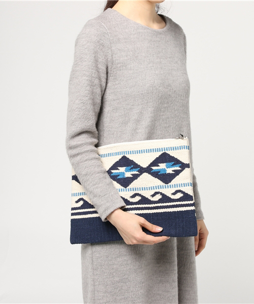 Kahiko（カヒコ）の「【Kahiko】ヴィンテージ調ウェーブクラッチバッグ（クラッチバッグ・レディース・ホワイト/ブルー・FREE）」の7枚目の写真