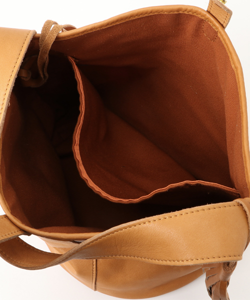 liflattie ships（リフラティ シップス）の「MARINEDAY（マリンデイ） ソフト レザー タッセル バッグ（ハンドバッグ・レディース・キャメル/ナチュラル・ONE SIZE）」の6枚目の写真