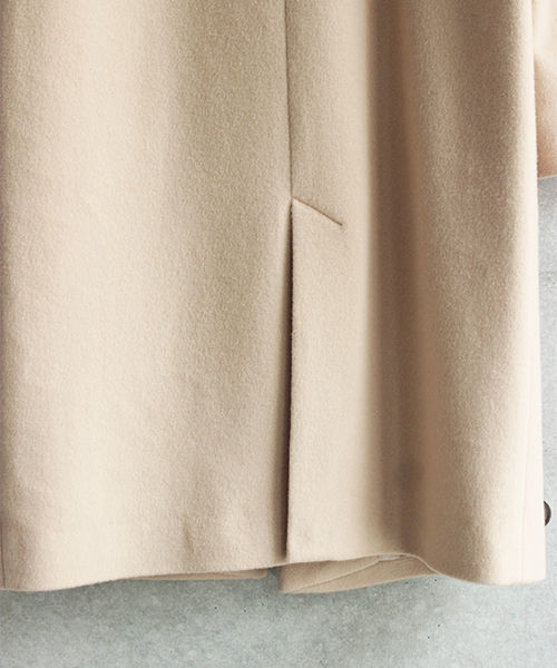 laboratory work(ラボラトリーワーク)の「【JAPAN QUALITY】ノーカラーチェスターコート(チェスターコート・レディース・ブラック/杢グレー/グレイッシュブルー/キャメル/ライトグレー・MEDIUM/SMALL)」の19枚目の写真