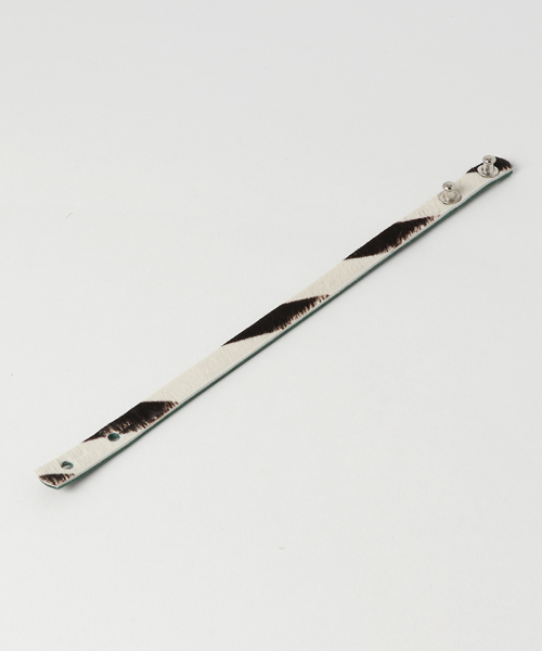 PAPILLONNER（パピヨネ）の「カーフヘアーギボシブレス（ブレスレット・レディース・ブラック/ベージュ/レッド/ブラウン・FREE）」の7枚目の写真