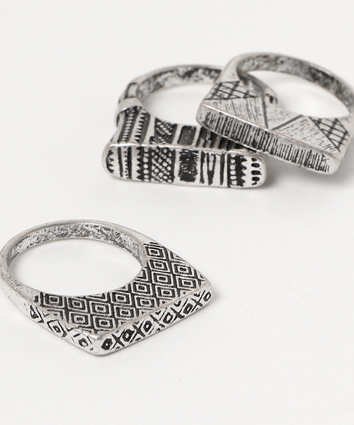TONE SELECT GOODS(トーンセレクトグッズ)の「【femme fatale】ピアス&リングSET(ピアス(両耳用)・レディース・シルバー/ゴールド・FREE)」の3枚目の写真