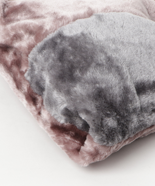 merlot plus（メルロープリュス）の「バイカラーワンショルダーファーバッグ2442（ショルダーバッグ・レディース・ベージュ/ピンク/ブルー・FREE）」の5枚目の写真