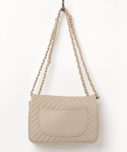 natural couture（ナチュラルクチュール）の「キルティングチェーンバッグ（ショルダーバッグ・レディース・ブラック/ベージュ・FREE）」の3枚目の写真