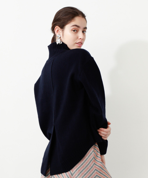 STUDIOUS（ステュディオス）の「【STUDIOUS】ハイネック バックシャン ニット（ニット/セーター・レディース・ベージュ/ネイビー/グレー・FREE）」の3枚目の写真