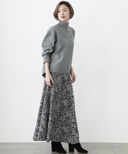 STUDIOUS（ステュディオス）の「【STUDIOUS】ハイネック バックシャン ニット（ニット/セーター・レディース・ベージュ/ネイビー/グレー・FREE）」の4枚目の写真