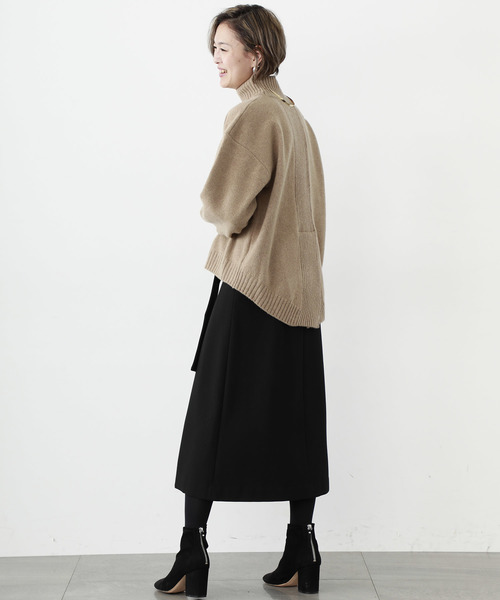 STUDIOUS（ステュディオス）の「【STUDIOUS】ハイネック バックシャン ニット（ニット/セーター・レディース・ベージュ/ネイビー/グレー・FREE）」の11枚目の写真