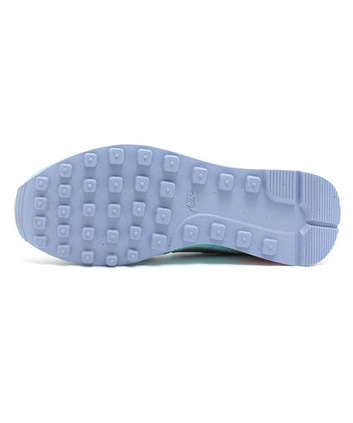 And A（アンドエー）の「NIKE WMNS INTERNATIONALIST（スニーカー・レディース・ベージュ/サックスブルー・23.5cm/24.5cm）」の4枚目の写真