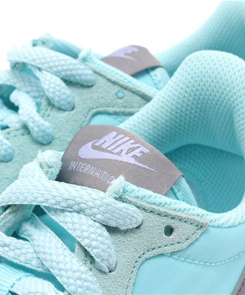 And A（アンドエー）の「NIKE WMNS INTERNATIONALIST（スニーカー・レディース・ベージュ/サックスブルー・23.5cm/24.5cm）」の7枚目の写真