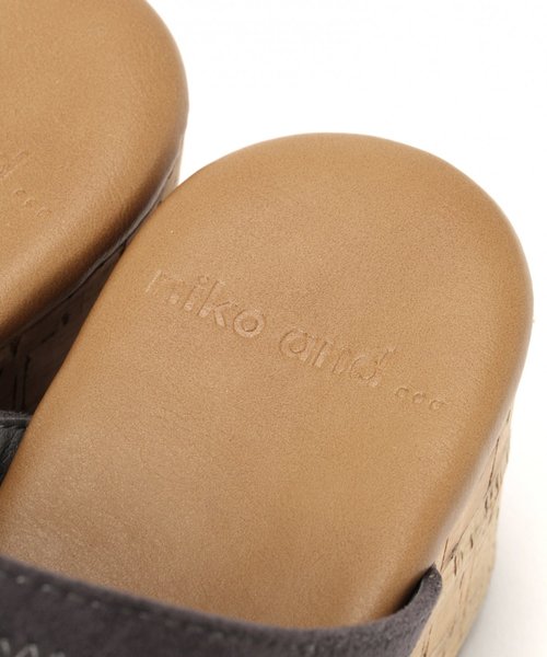 niko and...（ニコアンド）の「オリジナルフェイクスエードコルクサンダル（サンダル・レディース・ベージュ/ブラウン/チャコール・SMALL/MEDIUM/LARGE）」の5枚目の写真