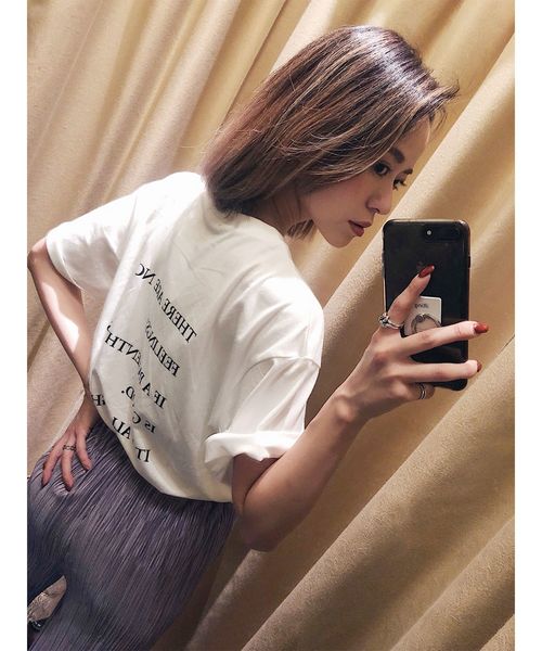 MURUA（ムルーア）の「バックプリントオーバーTシャツ（Tシャツ/カットソー・レディース・ホワイト/ベージュ・FREE）」の3枚目の写真