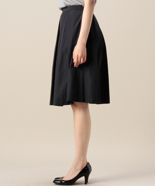 BEAUTY&YOUTH UNITED ARROWS(ビューティーアンドユースユナイテッドアローズ)の「BYSF ナイロンタックフレアミドルスカート ◆(スカート・レディース・オフホワイト/ネイビー/レッド/ブラック・MEDIUM/SMALL)」の6枚目の写真