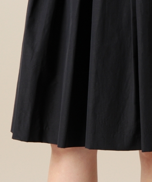BEAUTY&YOUTH UNITED ARROWS(ビューティーアンドユースユナイテッドアローズ)の「BYSF ナイロンタックフレアミドルスカート ◆(スカート・レディース・オフホワイト/ネイビー/レッド/ブラック・MEDIUM/SMALL)」の10枚目の写真