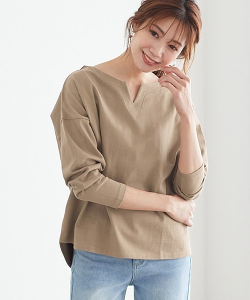 Pierrot(ピエロ)の「綿100%キーネック長袖カットソー ロンT(Tシャツ/カットソー・レディース・チャコール/オフホワイト/ブラック/ネイビー/ベージュ系その他/グリーン系その他・M/L)」の5枚目の写真
