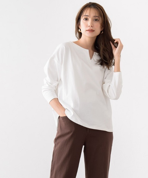 Pierrot(ピエロ)の「綿100%キーネック長袖カットソー ロンT(Tシャツ/カットソー・レディース・チャコール/オフホワイト/ブラック/ネイビー/ベージュ系その他/グリーン系その他・M/L)」の17枚目の写真
