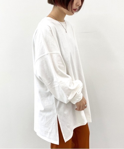 apres jour mignon（アプレジュールミニョン）の「スリット入りBIGロンT【ZOZOTOWN限定アイテム】（Tシャツ/カットソー・レディース・アイボリー/ブラック/ダークパープル/オフホワイト・フリー）」の2枚目の写真